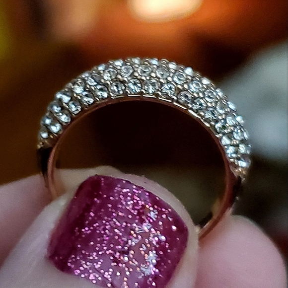 Rose gold band ring with zircon stones size 6. - Picture 3 of 4